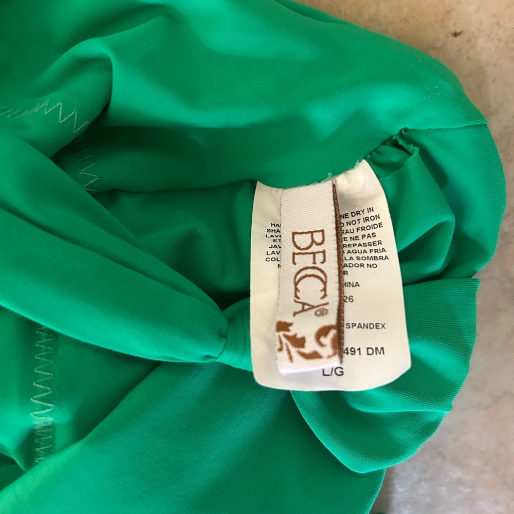 BECCA Swim Virtue Baja Mar Cutout One-Piece Swimsuit size L Verde Green - Picture 4 of 6